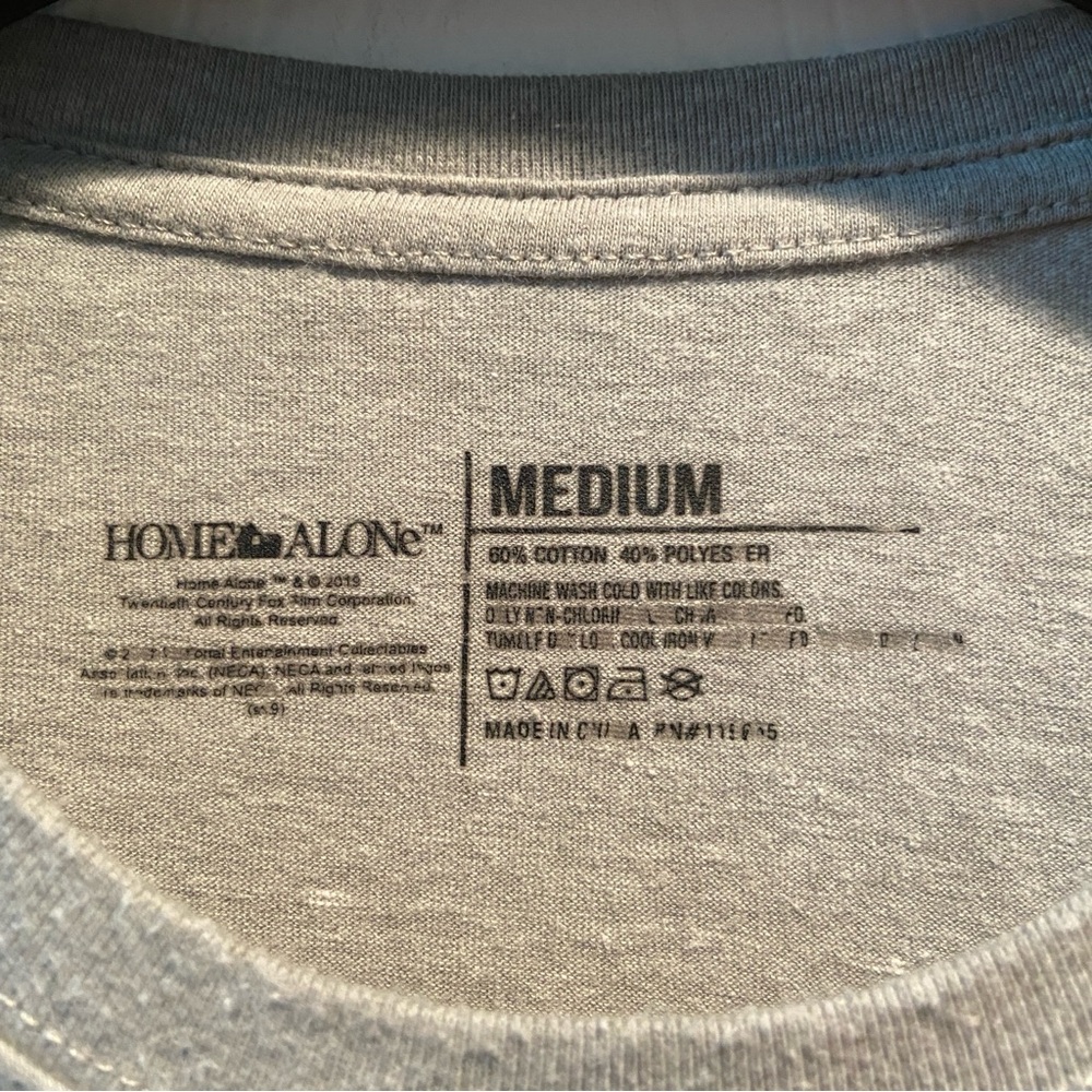 Home Alone Gray Men’s T-Shirt / Medium - Picture 3 of 4
